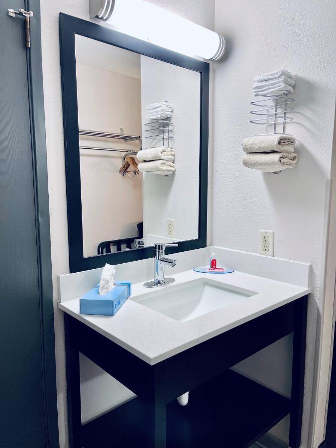 Econo Lodge Уилистън Екстериор снимка